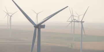 Văcăreni dă lovitura/ Al doilea parc eolian mare la noi în țară se amplasează pe dealurile comunei