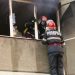 De la o țigară a ars un apartament în Măcin. Bărbat de 76 de ani a murit asfixiat