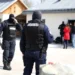 Mascații la percheziții prin câteva sate din preajma Măcinului