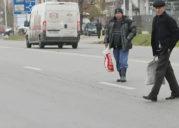 Traversarea străzii, o mare problemă pentru tulceni!