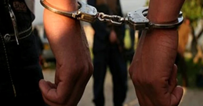 Doi tineri arestați pentru înșelăciuni prin medota „Accidentul”