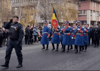 Ziua Națională a României/ Depuneri de coroane și paradă militară la Tulcea