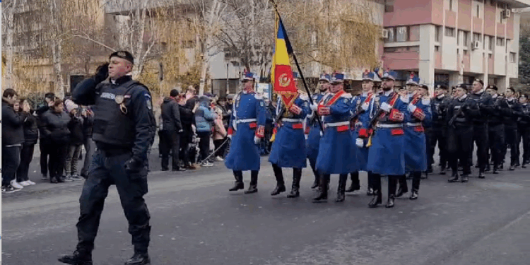 Ziua Națională a României/ Depuneri de coroane și paradă militară la Tulcea
