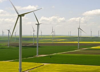 Situație nemaiîntâlnită: distrugeri de instalații eoliene și la Tulcea