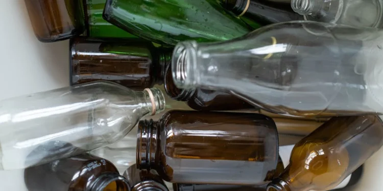 Afaceriști tulceni trimiși în judecată de procurorii din Alba pentru o fraudă uriașă cu sticlă reciclată